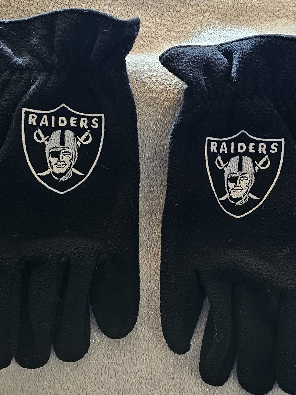Las Vegas Raiders Black Fleece Logo Gloves